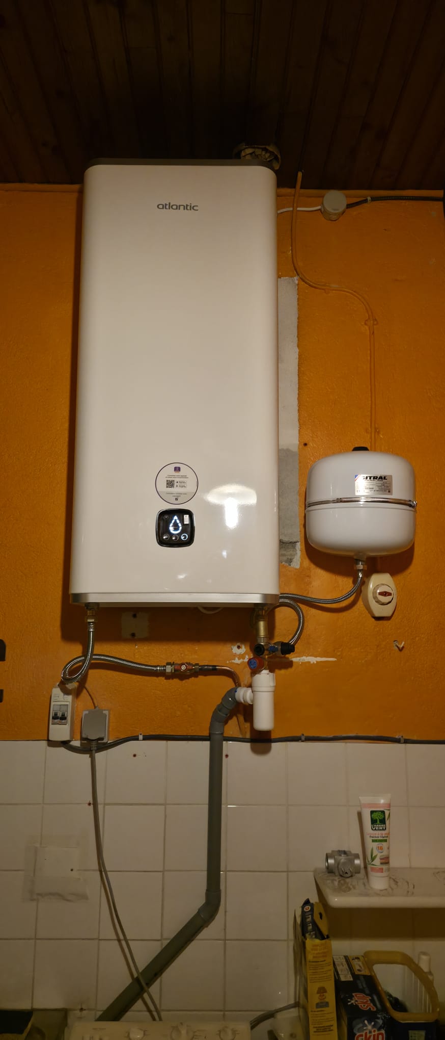 Chauffe-eau et raccordements — Vue de l’installation