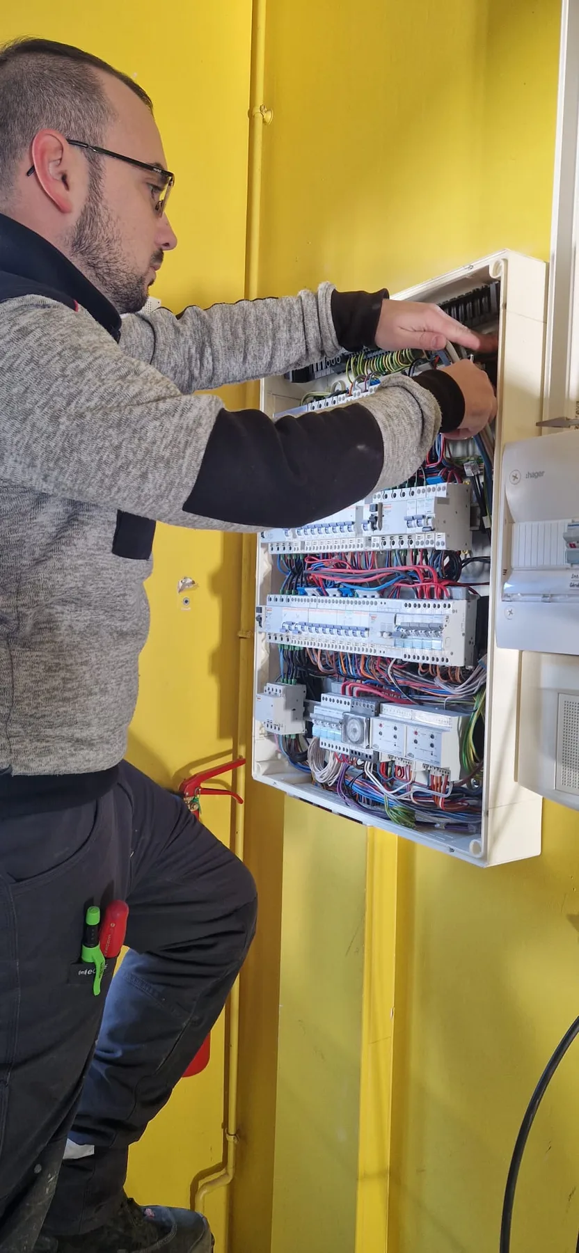 Raccordement d’un tableau électrique — Travaux en cours