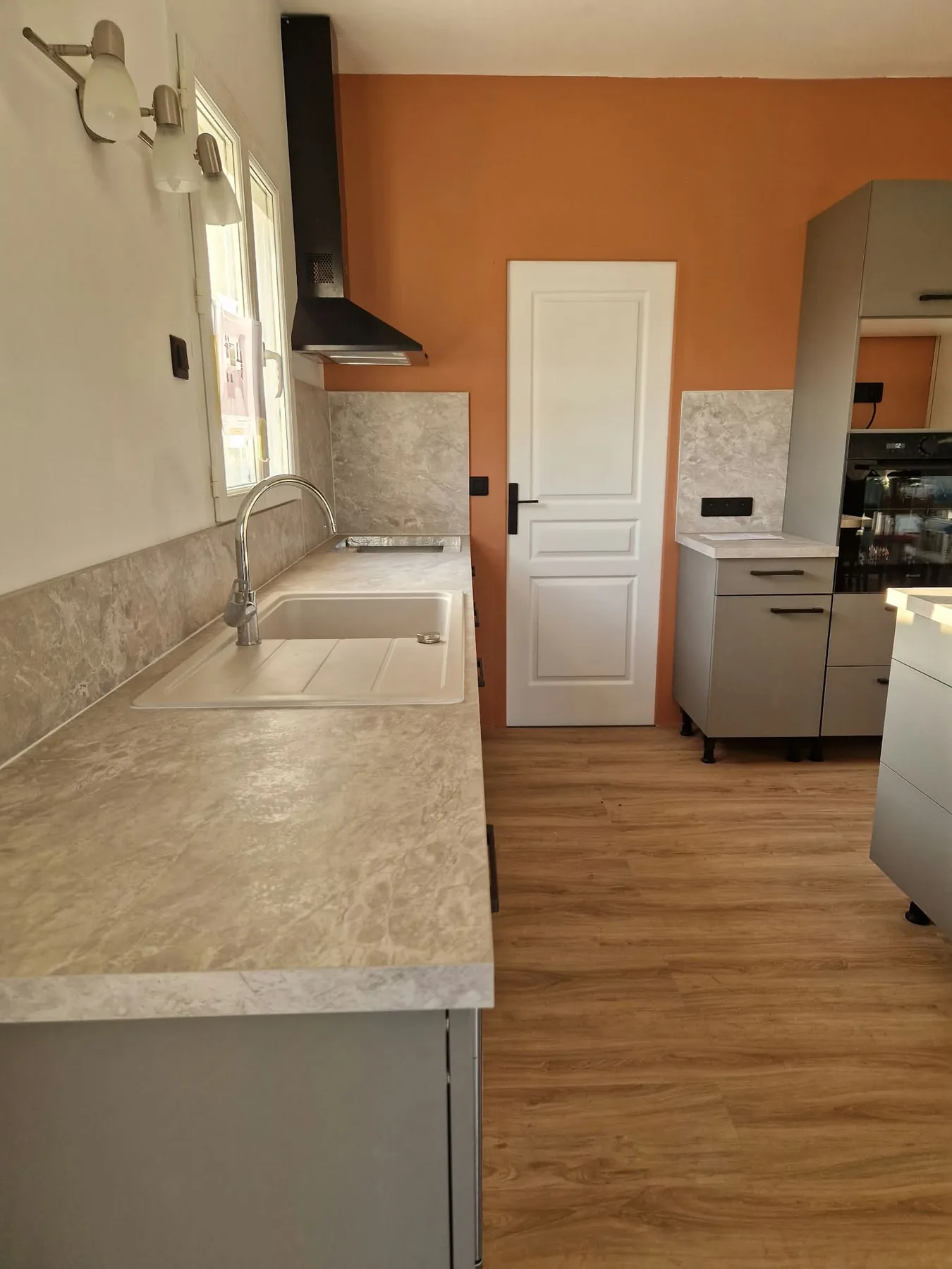 Plan de travail et espace évier — Finitions en cours