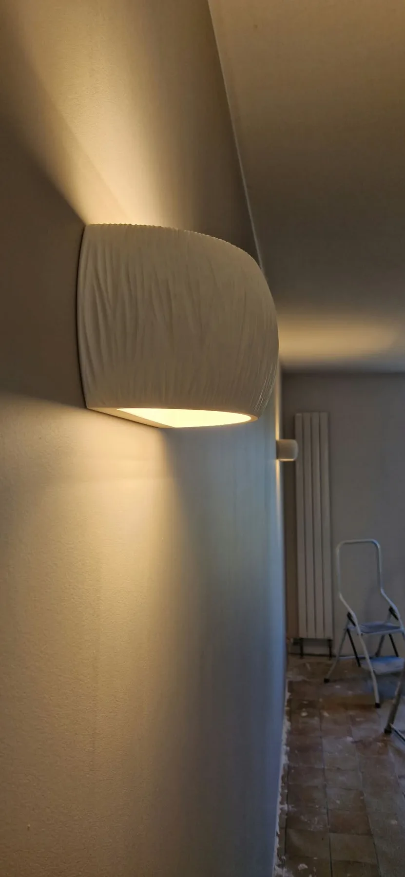 Applique murale à lumière indirecte — Détail de l’installation