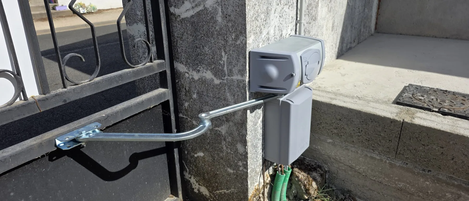 Motorisation d’un portail — Installation en cours