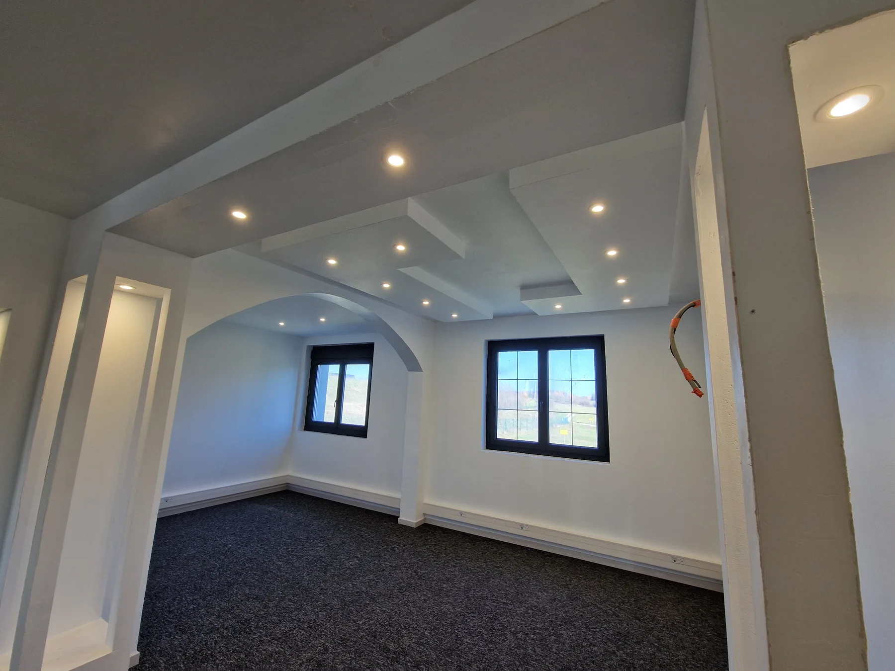 Spots intégrés au plafond — Autre vue du chantier