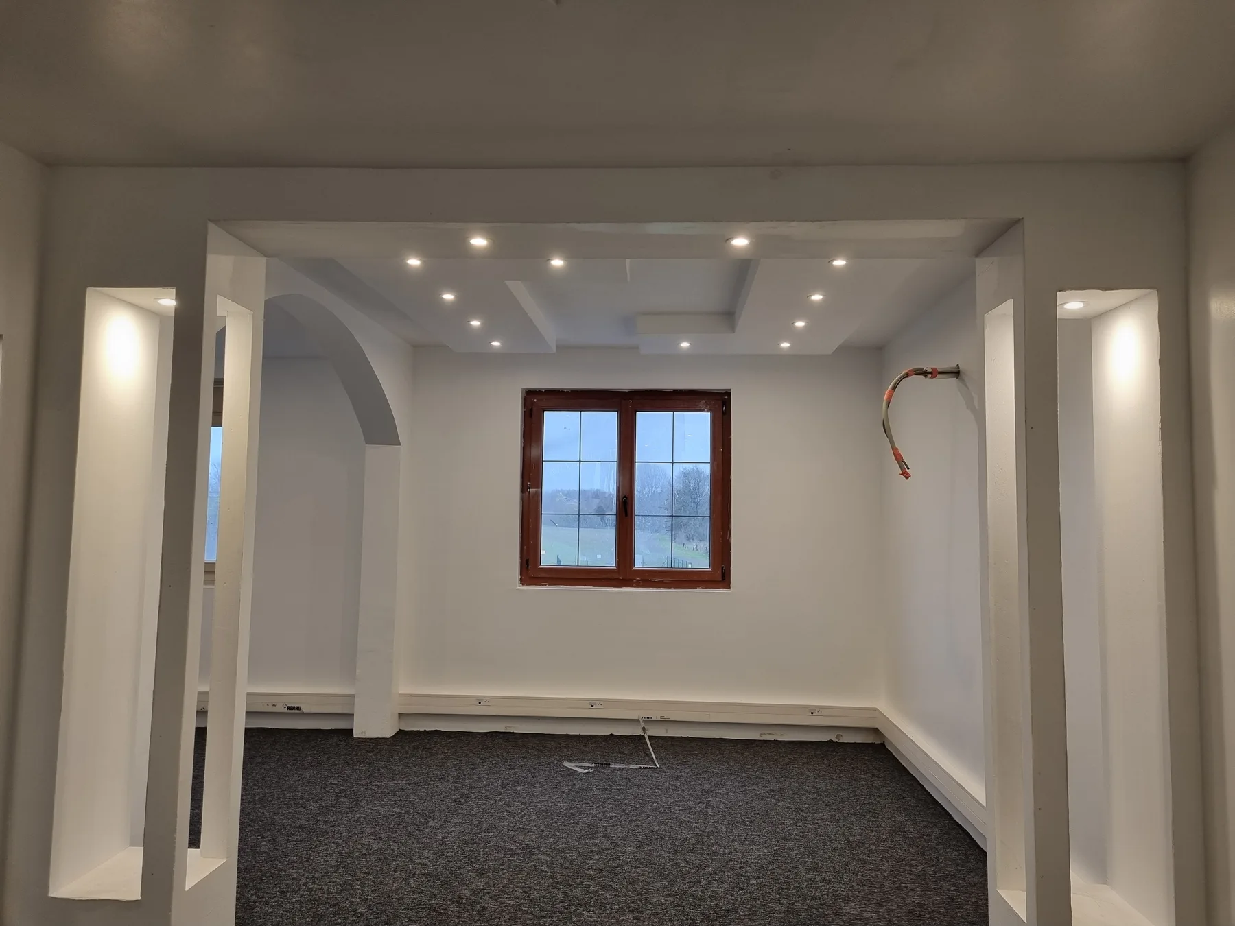 Éclairage des plafonds et des niches — Vue du chantier