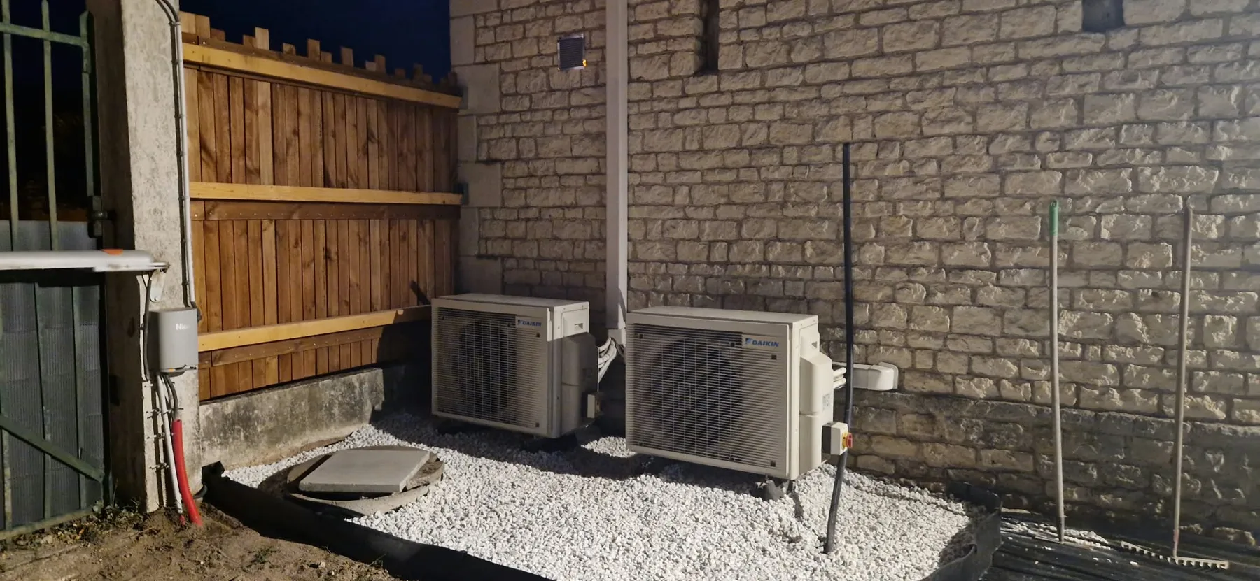 Deux unités extérieures — Vue de l’installation